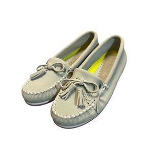 Minnetonka Moccasins Genuine Leather Light Green Women’s 9 NWOT